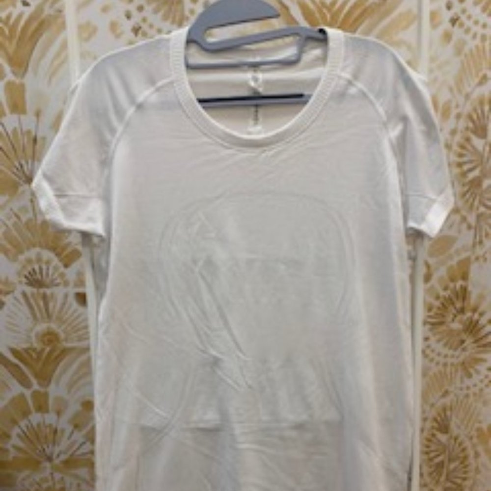 Lululemon Women's White T Shirt - NWOT